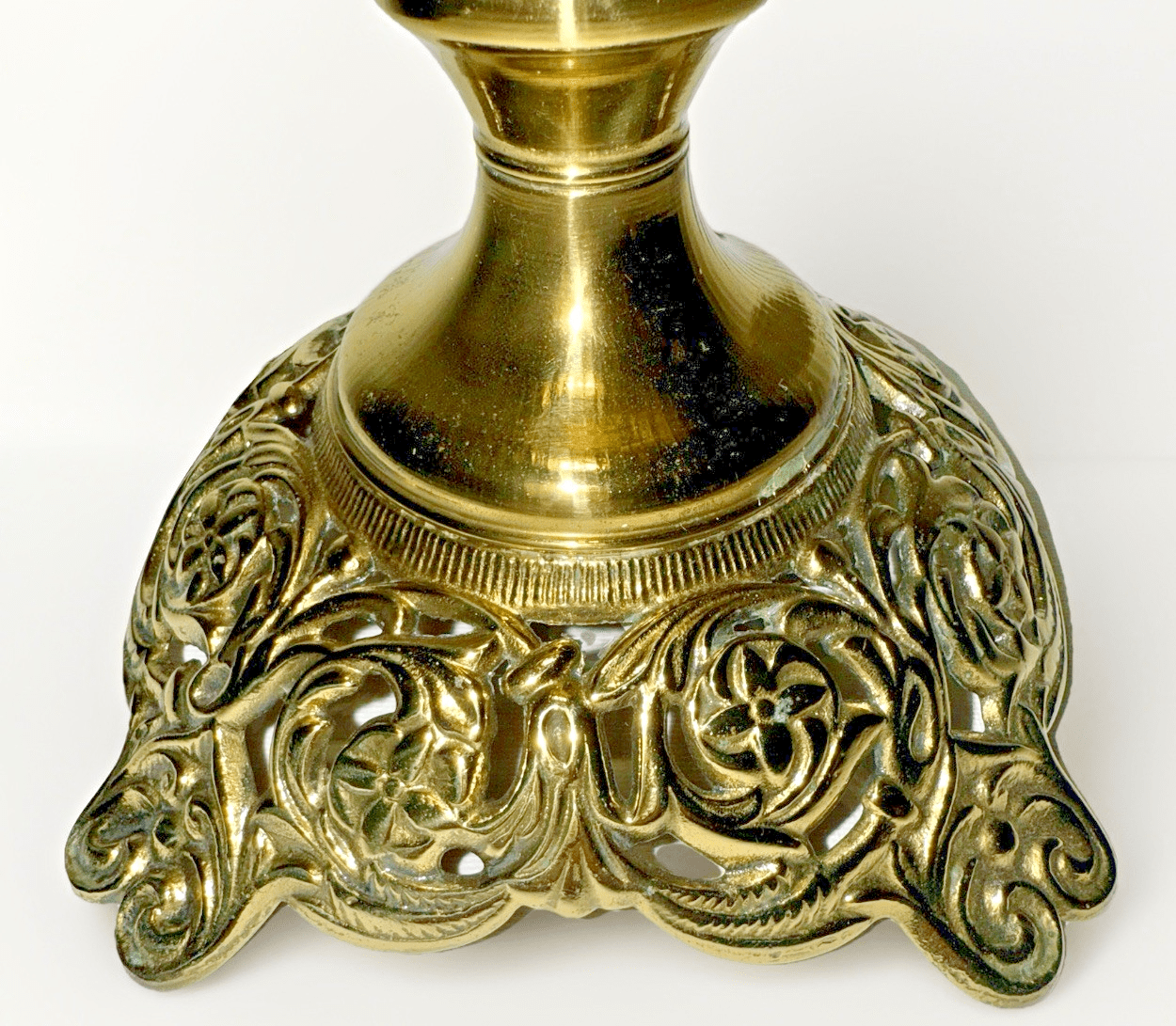 Antique Brass Kerosene Oil Table Lamp w/ Burner & Reticulated Base - Re - Plated - AntiquesEtceteraAntique Brass Kerosene Oil Table Lamp w/ Burner & Reticulated Base - Re - PlatedAntique LightingAntiquesEtceteraAntiquesEtcetera