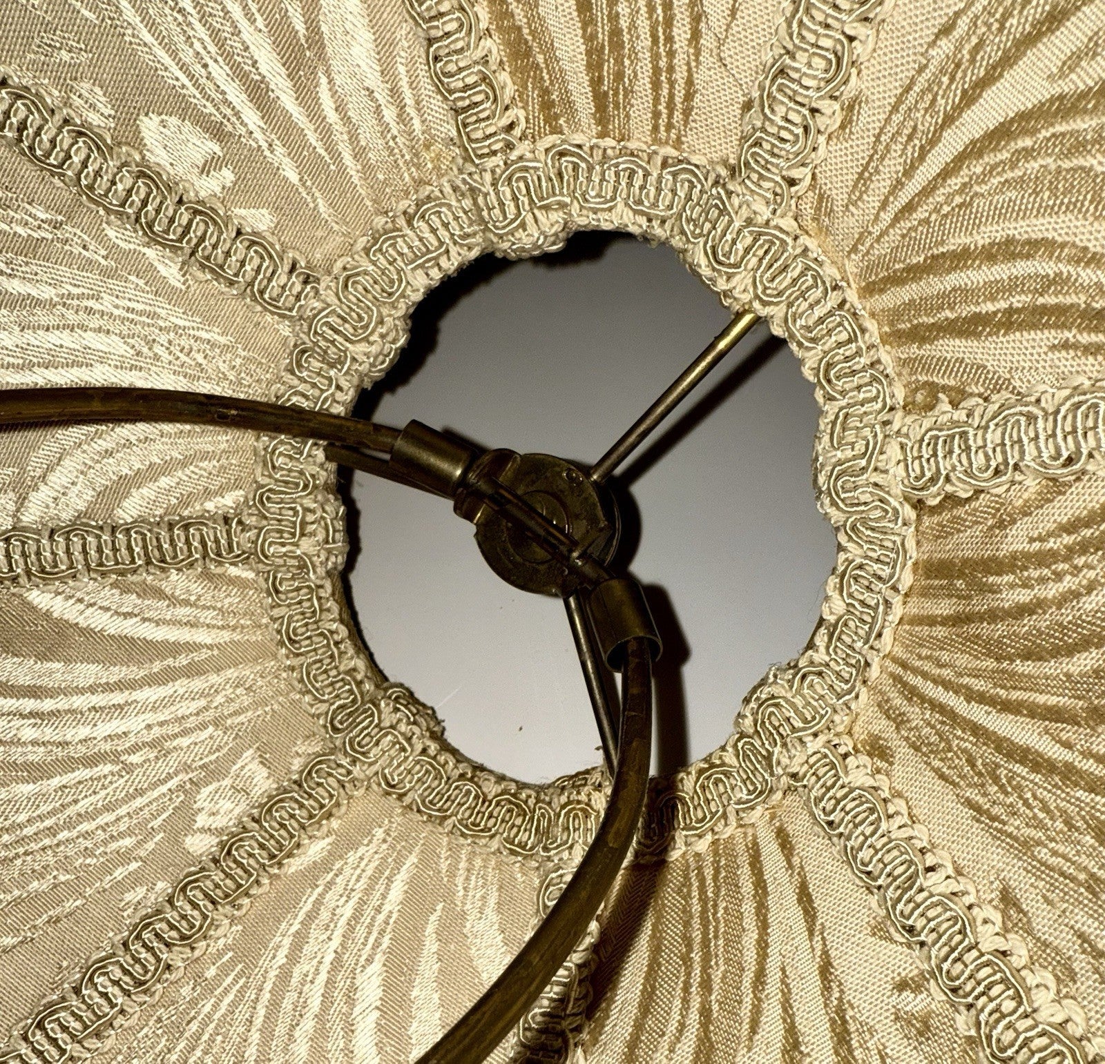 Antique Fabric Fringed Lamp Shade Cream Damask Octagonal with Harp 18" Diameter - AntiquesEtceteraAntique Fabric Fringed Lamp Shade Cream Damask Octagonal with Harp 18" DiameterAntique LightingAntiquesEtceteraAntiquesEtcetera