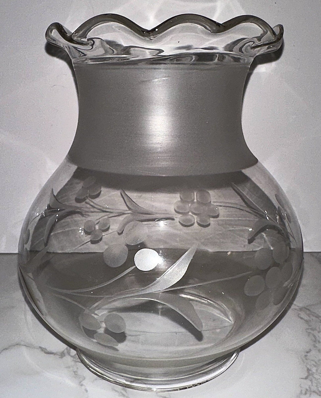 Antique Kerosene Oil Oregon Glass Lamp Shade Wheel Cut Daisy Garland 3 3/8" Rim - AntiquesEtceteraAntique Kerosene Oil Oregon Glass Lamp Shade Wheel Cut Daisy Garland 3 3/8" RimAntiqueAntiquesEtcetera