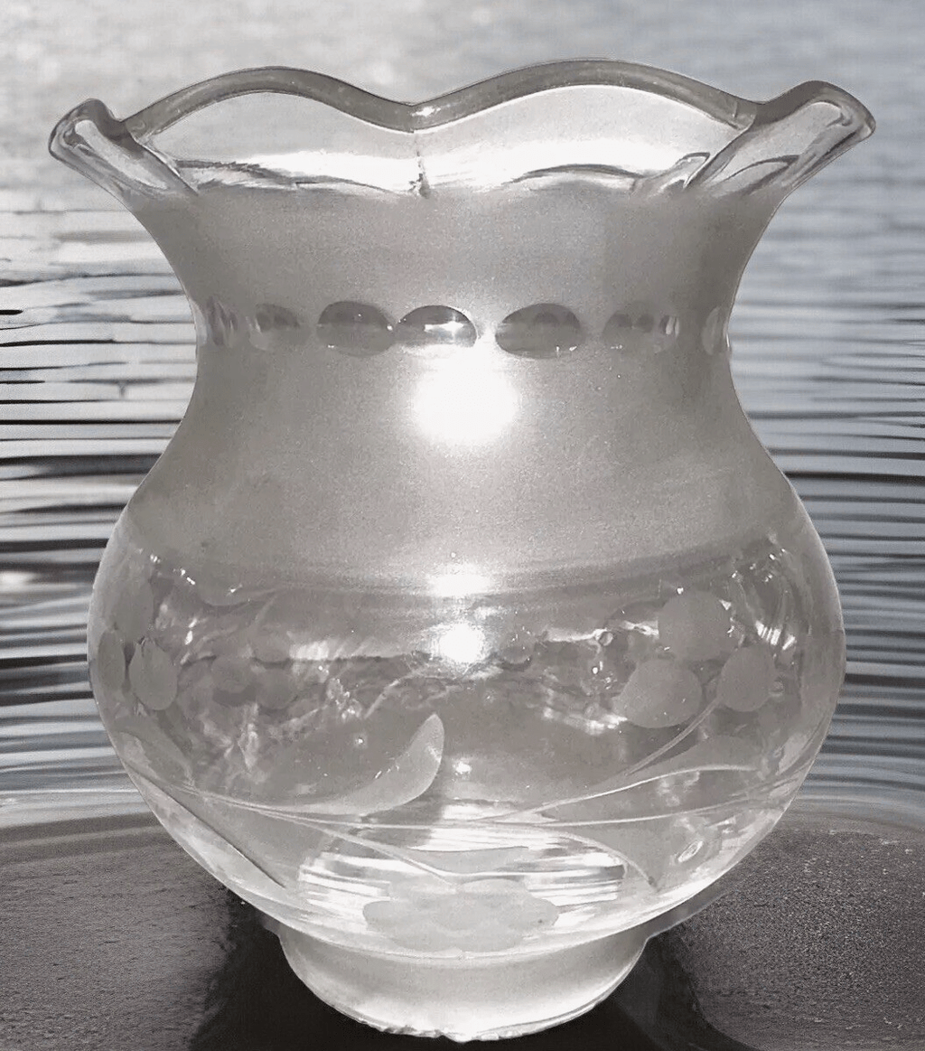 Antique Oil Kerosene Oregon Glass Lamp Shade Wheel Cut Daisy Garland 3" Fitter - AntiquesEtceteraAntique Oil Kerosene Oregon Glass Lamp Shade Wheel Cut Daisy Garland 3" FitterAntiqueAntiquesEtcetera