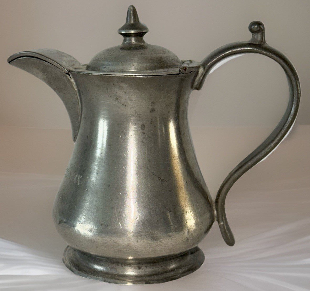 Antique Pewter Syrup Pitcher Hinged Lid Applied Handle "Zum Andenhen" Inscribed - AntiquesEtceteraAntique Pewter Syrup Pitcher Hinged Lid Applied Handle "Zum Andenhen" InscribedUnbrandedAntiquesEtcetera