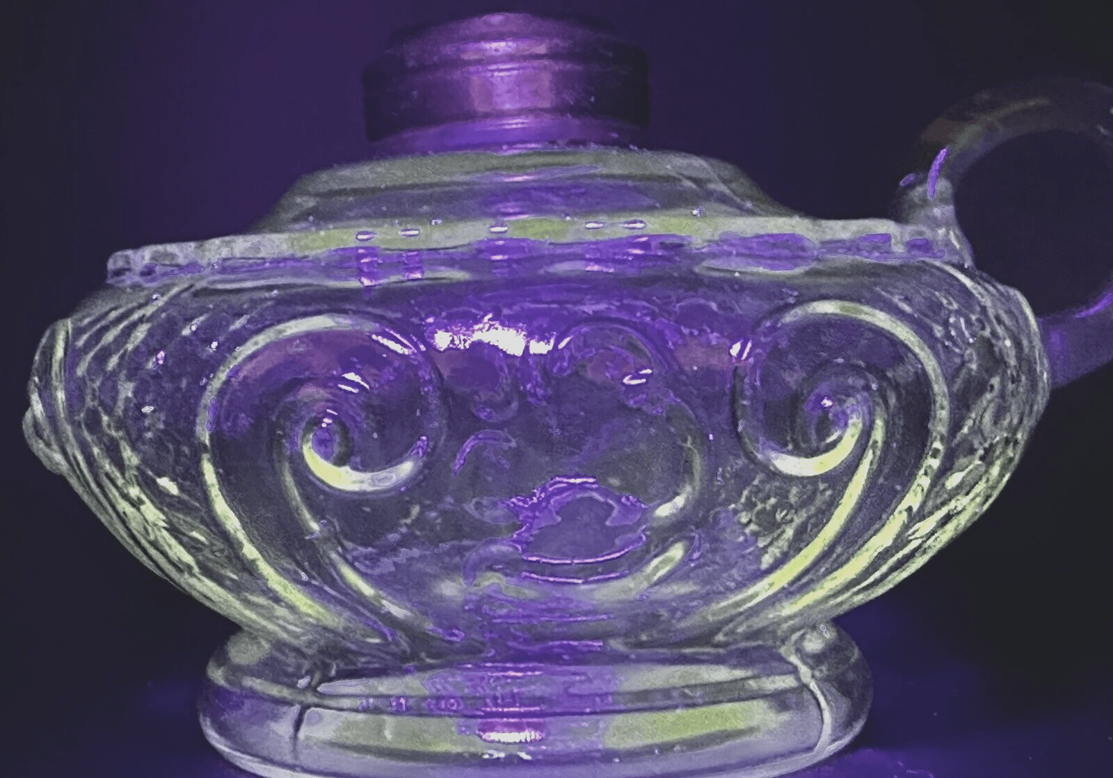 Antique PRINCESS FEATHER Kerosene Oil Lamp - Unusual Aladdin Style Finger Loop - AntiquesEtceteraAntique PRINCESS FEATHER Kerosene Oil Lamp - Unusual Aladdin Style Finger LoopAntique LightingAntiquesEtceteraAntiquesEtcetera