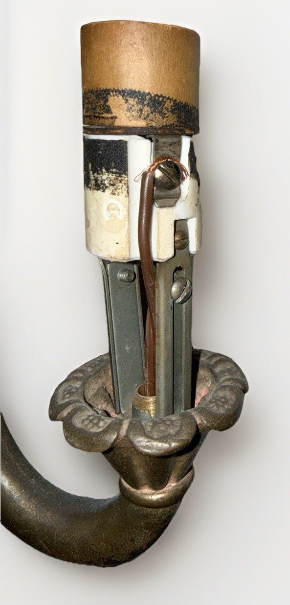 Antique Rembrandt 2 - Arm Bouillotte Table Lamp Cast Iron Arts & Crafts Style - AntiquesEtceteraAntique Rembrandt 2 - Arm Bouillotte Table Lamp Cast Iron Arts & Crafts StyleRembrandtAntiquesEtcetera