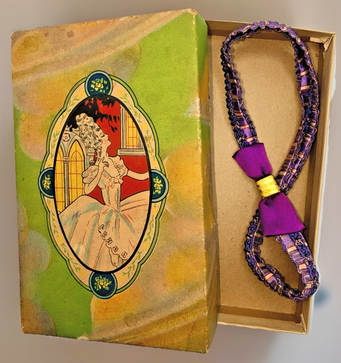 Art Deco Cosmetic or Linen Box with 1920s Flapper Hair Band Enclosed - AntiquesEtceteraArt Deco Cosmetic or Linen Box with 1920s Flapper Hair Band EnclosedUnbrandedAntiquesEtcetera