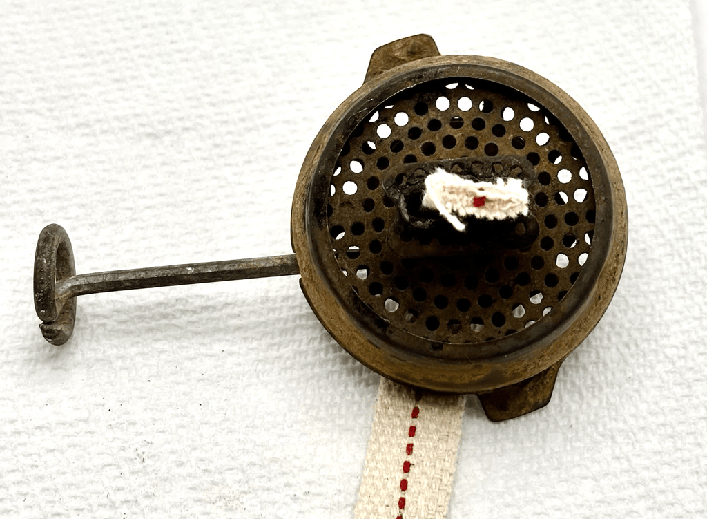 Dietz lantern burner w/wire thumbwheel and wick - AntiquesEtceteraDietz lantern burner w/wire thumbwheel and wickDietzAntiquesEtcetera