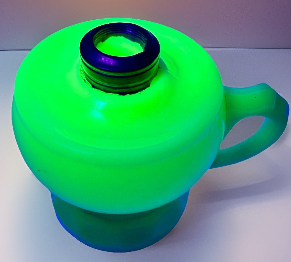 Jade Green Kerosene Oil Heart Lamp (Rare Unpatterned Example) Highly UV Reactive - AntiquesEtceteraJade Green Kerosene Oil Heart Lamp (Rare Unpatterned Example) Highly UV ReactiveAntique LightingAntiquesEtceteraAntiquesEtcetera