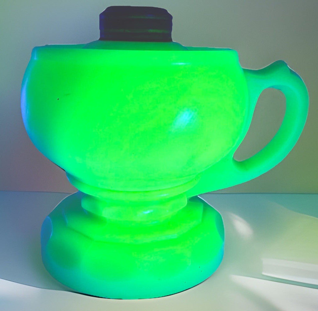 Jade Green Kerosene Oil Heart Lamp (Rare Unpatterned Example) Highly UV Reactive - AntiquesEtceteraJade Green Kerosene Oil Heart Lamp (Rare Unpatterned Example) Highly UV ReactiveAntique LightingAntiquesEtceteraAntiquesEtcetera