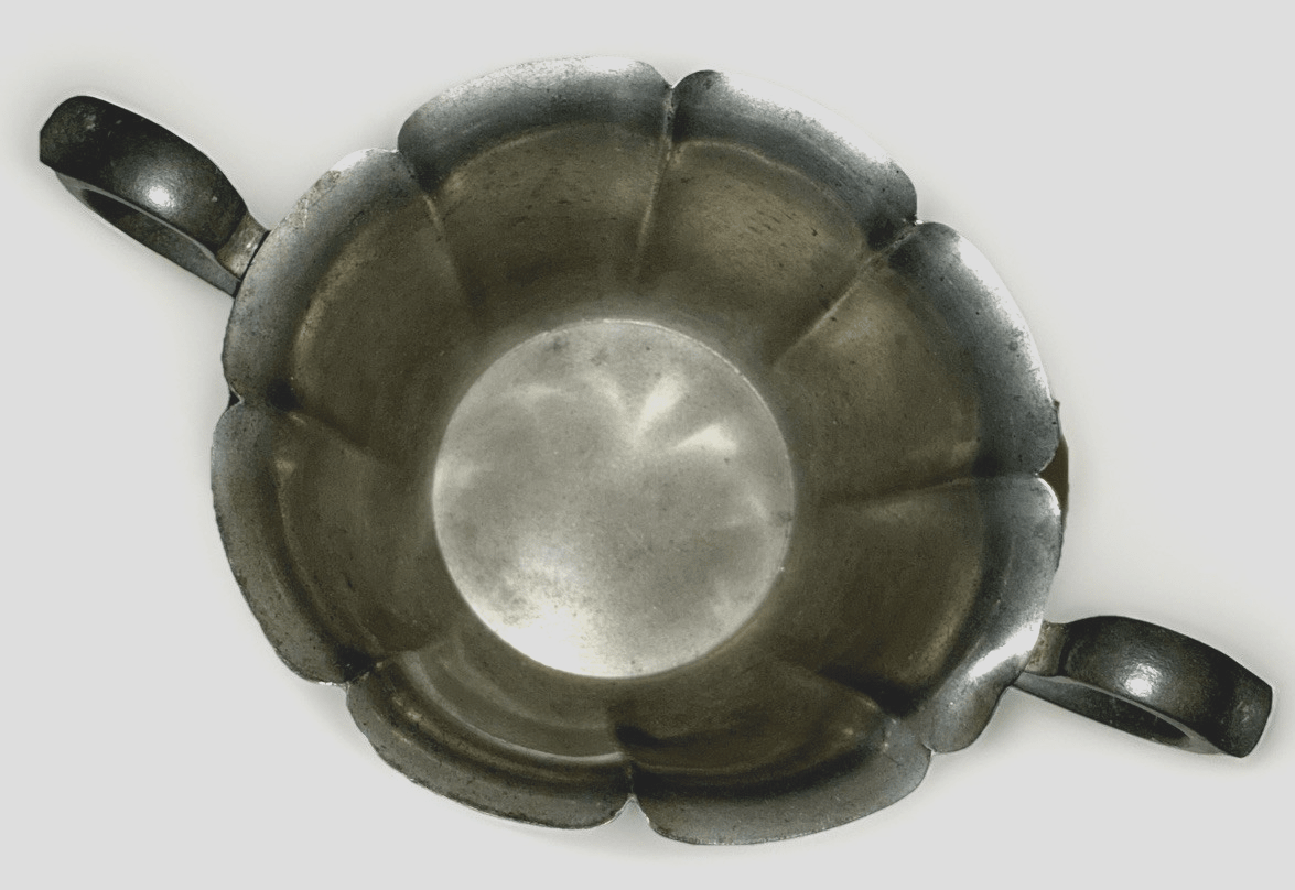 Kirk Stieff Footed Pewter Sugar Bowl Williamsburg Restoration Queen Anne Scallop - AntiquesEtceteraKirk Stieff Footed Pewter Sugar Bowl Williamsburg Restoration Queen Anne ScallopKirk StieffAntiquesEtcetera