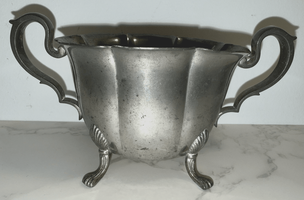 Kirk Stieff Footed Pewter Sugar Bowl Williamsburg Restoration Queen Anne Scallop - AntiquesEtceteraKirk Stieff Footed Pewter Sugar Bowl Williamsburg Restoration Queen Anne ScallopKirk StieffAntiquesEtcetera