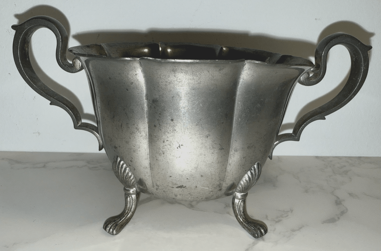 Kirk Stieff Footed Pewter Sugar Bowl Williamsburg Restoration Queen Anne Scallop - AntiquesEtceteraKirk Stieff Footed Pewter Sugar Bowl Williamsburg Restoration Queen Anne ScallopKirk StieffAntiquesEtcetera