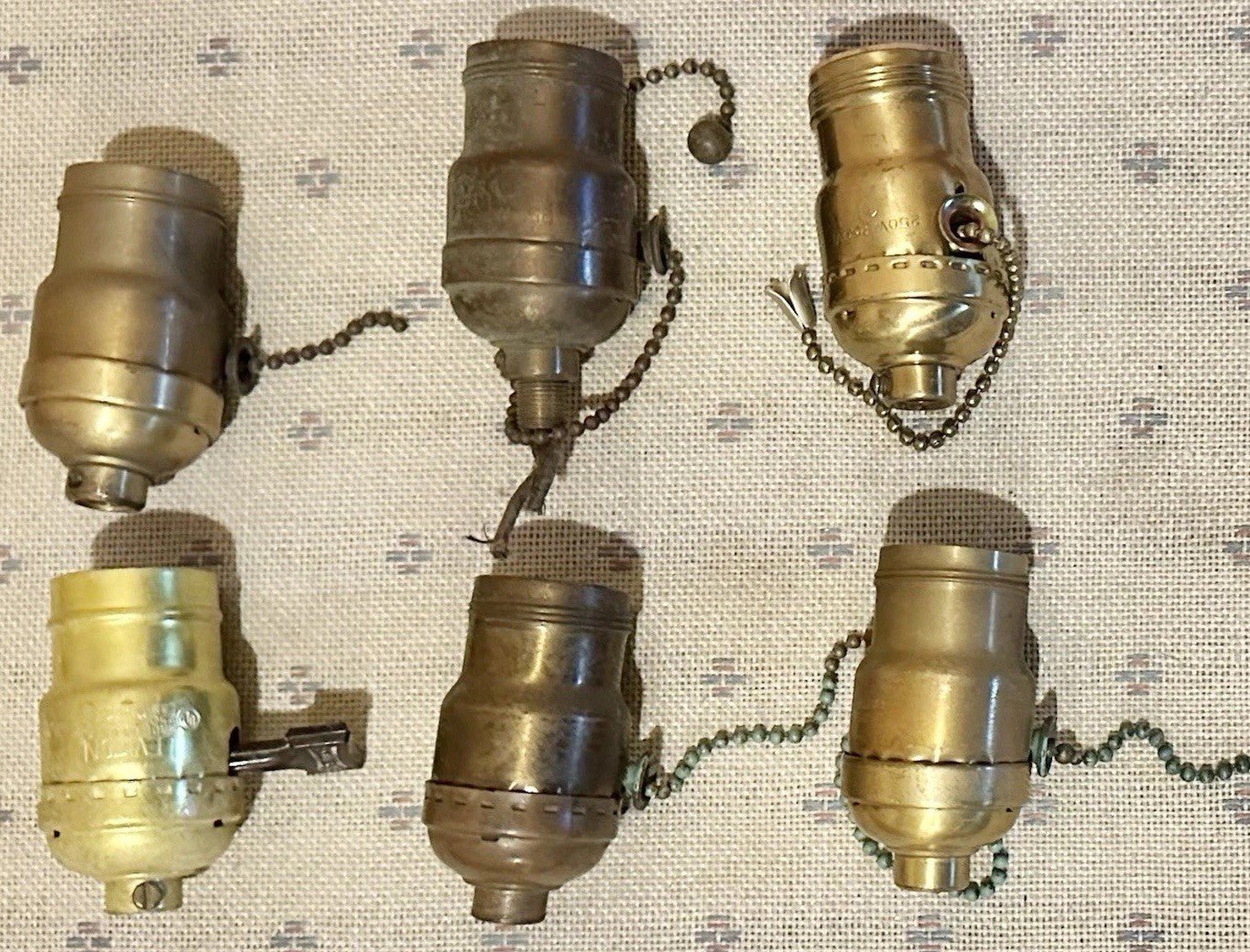Lot of 6 Vintage Fat Boy Switches for Hanging / Table Lamp / Chandelier - AntiquesEtceteraLot of 6 Vintage Fat Boy Switches for Hanging / Table Lamp / ChandelierGeneral Electric, H&H, LevittonAntiquesEtcetera