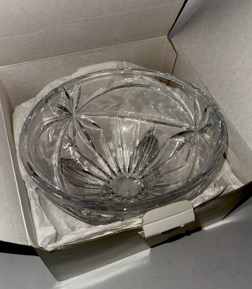 Mikasa Crystal Center Bowl Rare Park Rose Discontinued Pattern 9" Original Box - AntiquesEtceteraMikasa Crystal Center Bowl Rare Park Rose Discontinued Pattern 9" Original BoxMikasaAntiquesEtcetera