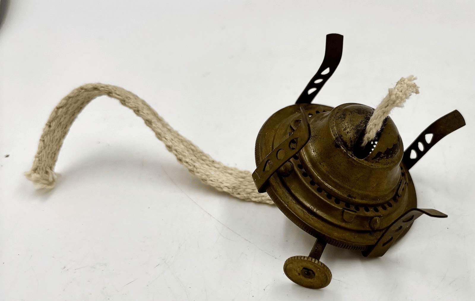 No. 0 Kerosene Oil Lamp Burner with Wick and Glass Pie Crust Top Chimney - AntiquesEtceteraNo. 0 Kerosene Oil Lamp Burner with Wick and Glass Pie Crust Top ChimneyAntiquesEtceteraAntiquesEtcetera