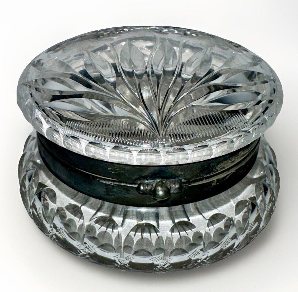 Pairpoint Daisy & Butterfly Dresser Box American Brilliant Cut Glass Pattern 539 - AntiquesEtceteraPairpoint Daisy & Butterfly Dresser Box American Brilliant Cut Glass Pattern 539AntiquesEtceteraAntiquesEtcetera