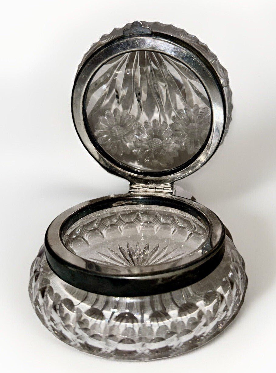 Pairpoint Daisy & Butterfly Dresser Box American Brilliant Cut Glass Pattern 539 - AntiquesEtceteraPairpoint Daisy & Butterfly Dresser Box American Brilliant Cut Glass Pattern 539AntiquesEtceteraAntiquesEtcetera
