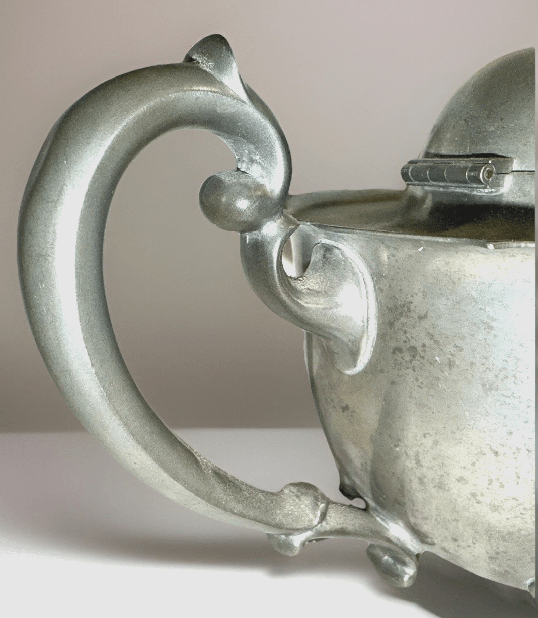 Pairpoint Pewter Footed Teapot Mod. P333 Bulbous Body Hinged Dome Lid 4 Paw Feet - AntiquesEtceteraPairpoint Pewter Footed Teapot Mod. P333 Bulbous Body Hinged Dome Lid 4 Paw FeetPairpointAntiquesEtcetera