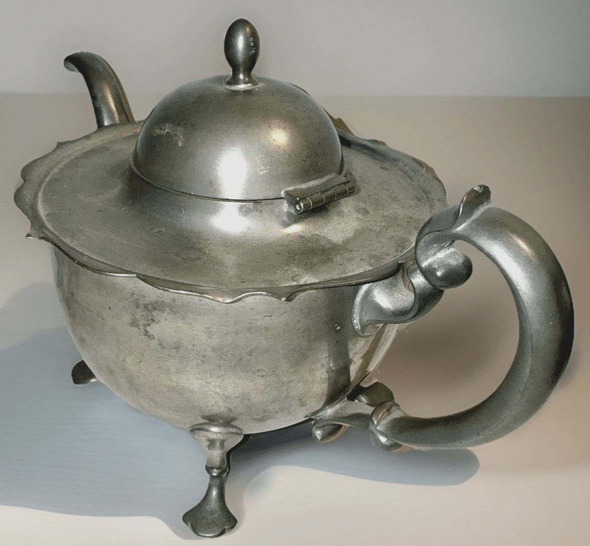 Pairpoint Pewter Footed Teapot Mod. P333 Bulbous Body Hinged Dome Lid 4 Paw Feet - AntiquesEtceteraPairpoint Pewter Footed Teapot Mod. P333 Bulbous Body Hinged Dome Lid 4 Paw FeetPairpointAntiquesEtcetera