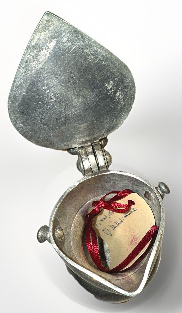 Pewter Creamer Syrup Flagon w/ Touchmarks / Lorenzo Della Bianca Acorns & Chain - AntiquesEtceteraPewter Creamer Syrup Flagon w/ Touchmarks / Lorenzo Della Bianca Acorns & ChainAntiquesEtceteraAntiquesEtcetera