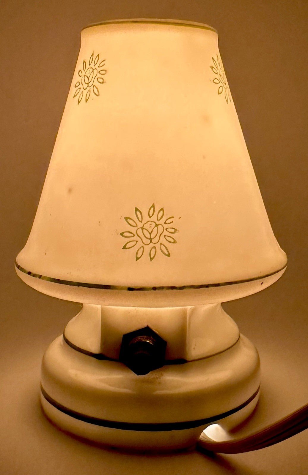 Porcelain Perfume Diffuser Night Lamp Light with 1907 Pope - Waverly Antique Car - AntiquesEtceteraPorcelain Perfume Diffuser Night Lamp Light with 1907 Pope - Waverly Antique CarUnbrandedAntiquesEtcetera