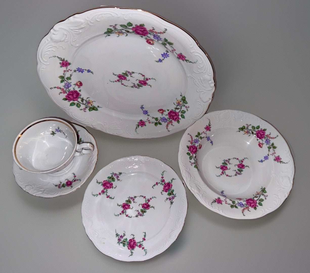Royal Kent 5 Piece Place Setting Bavarian Moss Rose Gold Trim Embossed Rim RKT8 - AntiquesEtceteraRoyal Kent 5 Piece Place Setting Bavarian Moss Rose Gold Trim Embossed Rim RKT8Royal KentAntiquesEtcetera