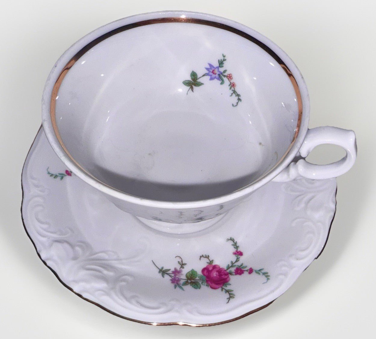 Royal Kent 5 Piece Place Setting Bavarian Moss Rose Gold Trim Embossed Rim RKT8 - AntiquesEtceteraRoyal Kent 5 Piece Place Setting Bavarian Moss Rose Gold Trim Embossed Rim RKT8Royal KentAntiquesEtcetera