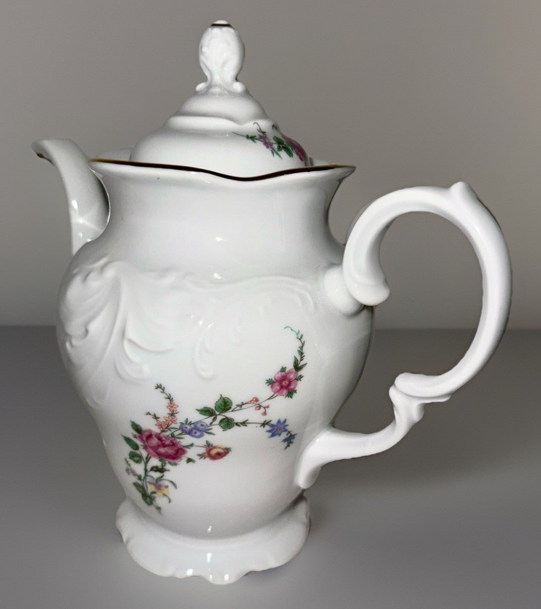 Royal Kent Coffee Pot with Lid Bavarian Moss Rose Gold Trim & Embossed Rim RKT8 - AntiquesEtceteraRoyal Kent Coffee Pot with Lid Bavarian Moss Rose Gold Trim & Embossed Rim RKT8Royal KentAntiquesEtcetera