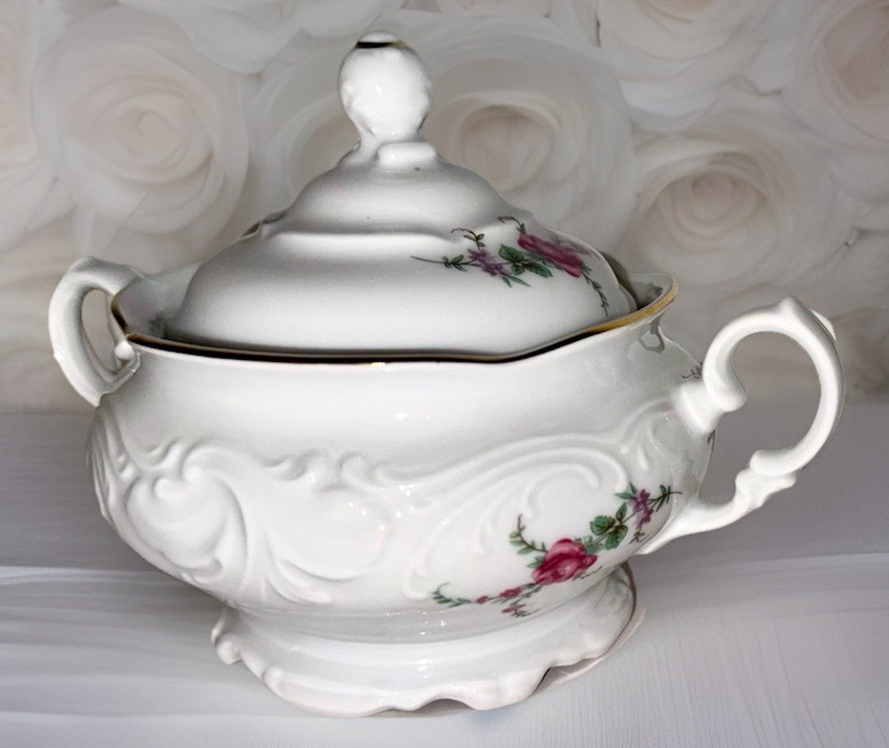 Royal Kent Sugar Bowl with Lid Bavarian Moss Rose Gold Trim & Embossed Rim RKT8 - AntiquesEtceteraRoyal Kent Sugar Bowl with Lid Bavarian Moss Rose Gold Trim & Embossed Rim RKT8Royal KentAntiquesEtcetera