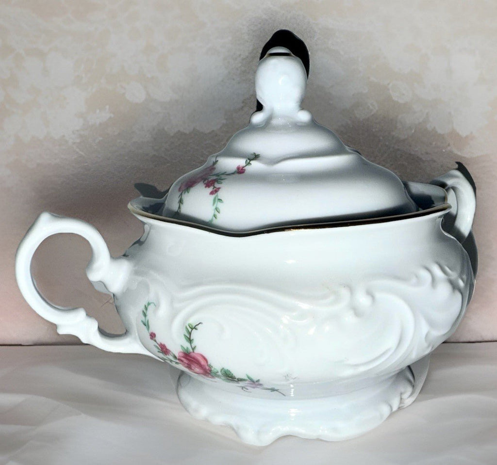 Royal Kent Sugar Bowl with Lid Bavarian Moss Rose Gold Trim & Embossed Rim RKT8 - AntiquesEtceteraRoyal Kent Sugar Bowl with Lid Bavarian Moss Rose Gold Trim & Embossed Rim RKT8Royal KentAntiquesEtcetera