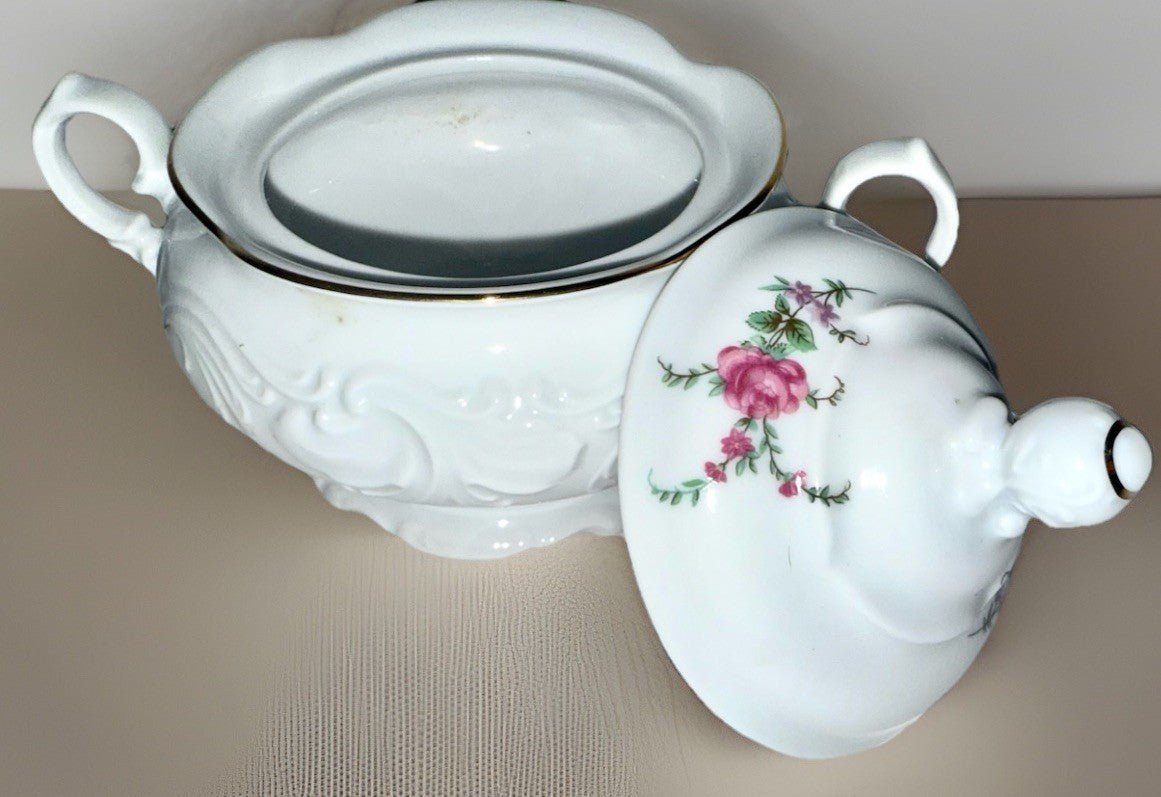 Royal Kent Sugar Bowl with Lid Bavarian Moss Rose Gold Trim & Embossed Rim RKT8 - AntiquesEtceteraRoyal Kent Sugar Bowl with Lid Bavarian Moss Rose Gold Trim & Embossed Rim RKT8Royal KentAntiquesEtcetera
