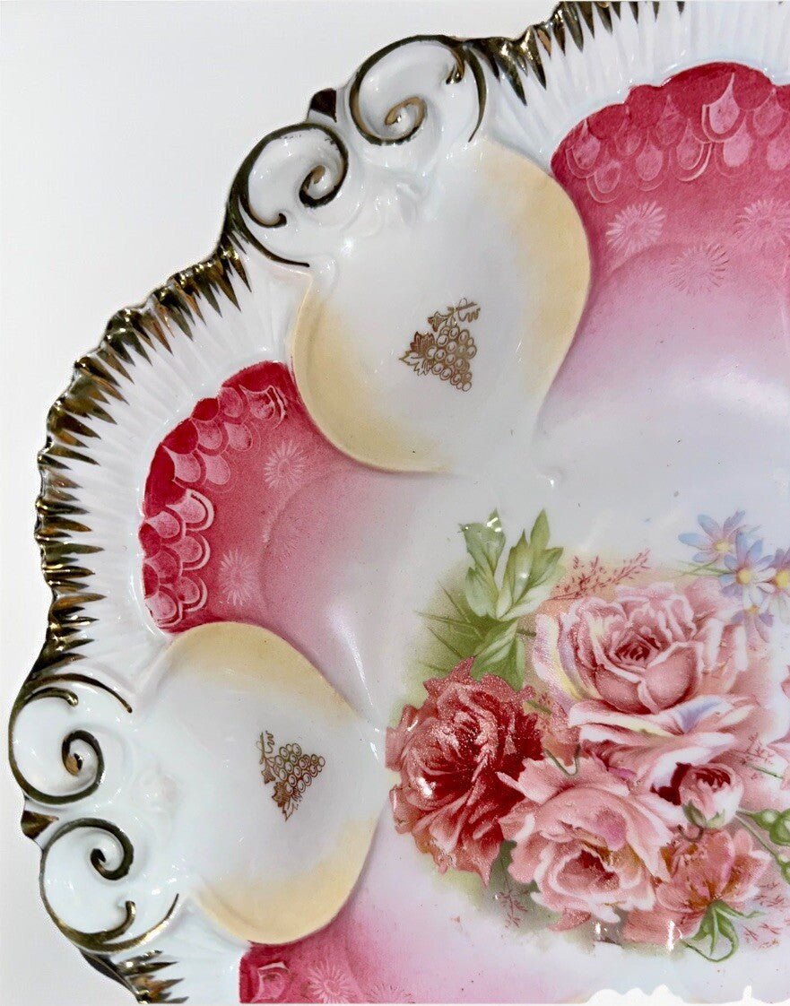 RS Prussia Serving Bowl Lush Pink Roses Gold Gilt Grape Bunches Transfer 10 5/8" - AntiquesEtceteraRS Prussia Serving Bowl Lush Pink Roses Gold Gilt Grape Bunches Transfer 10 5/8"RS PrussiaAntiquesEtcetera