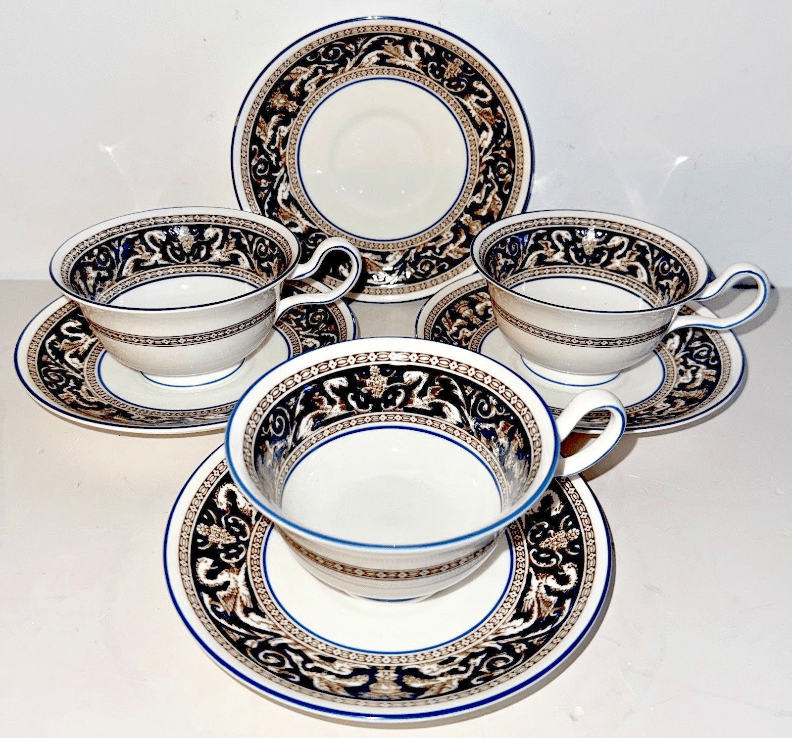 Set of 3 Wedgwood Florentine Bone China Tea Cups w/ 4 Saucers Griffin Bands Blue - AntiquesEtceteraSet of 3 Wedgwood Florentine Bone China Tea Cups w/ 4 Saucers Griffin Bands BlueWedgwoodAntiquesEtcetera
