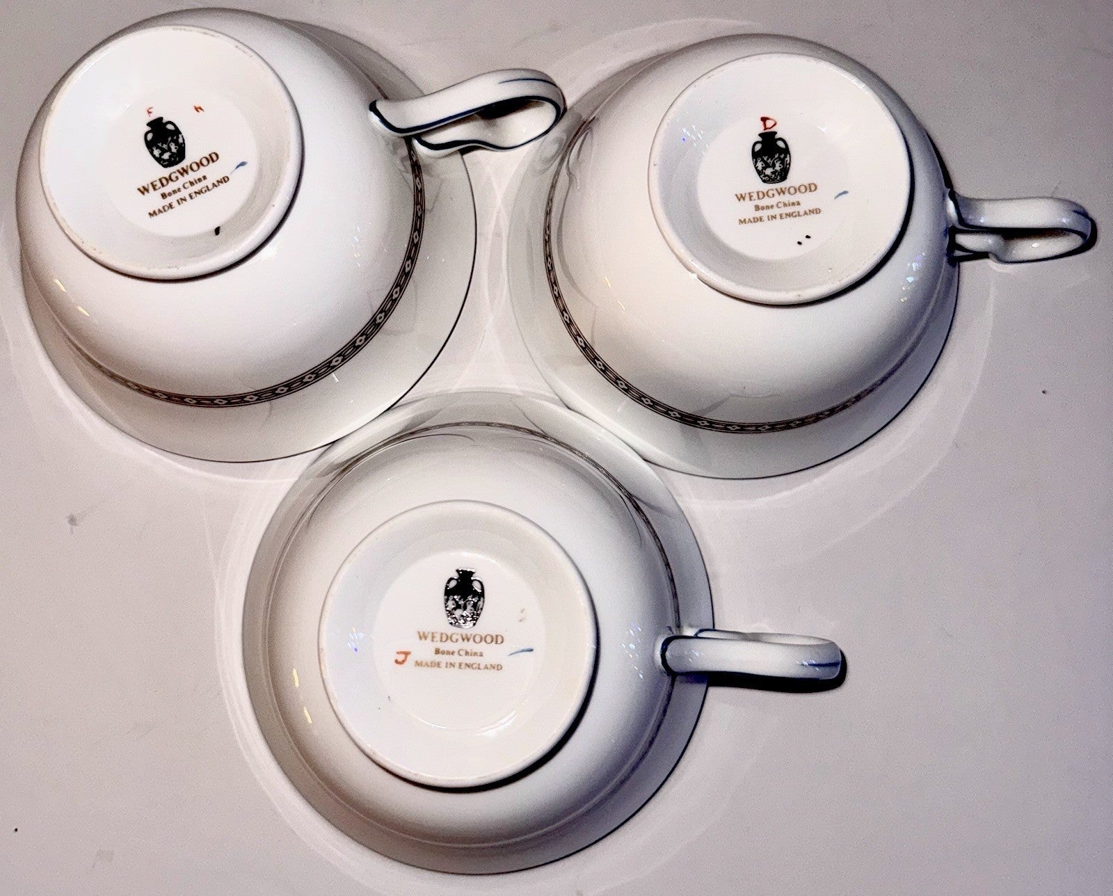 Set of 3 Wedgwood Florentine Bone China Tea Cups w/ 4 Saucers Griffin Bands Blue - AntiquesEtceteraSet of 3 Wedgwood Florentine Bone China Tea Cups w/ 4 Saucers Griffin Bands BlueWedgwoodAntiquesEtcetera