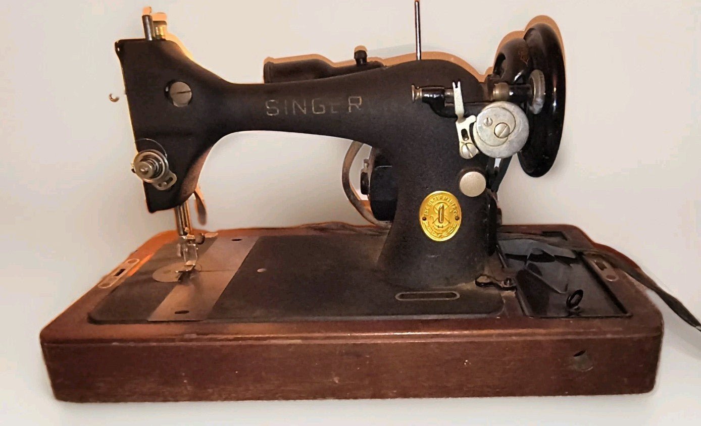 Singer Sewing Machine Model 128 Handwheel Assembly for Parts Restore - AntiquesEtceteraSinger Sewing Machine Model 128 Handwheel Assembly for Parts RestoreSINGERAntiquesEtcetera