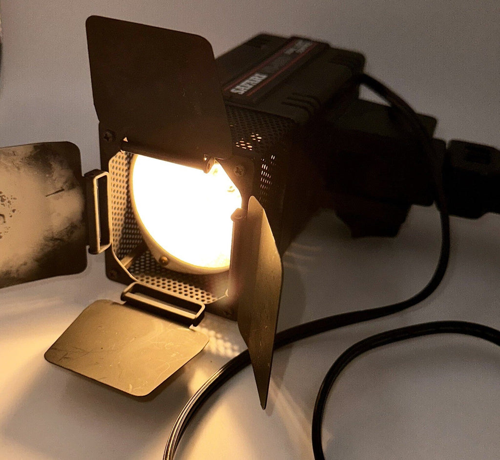 Vintage SAFARI VS - 650 Focusing Video Light Dual Control with Fan - AntiquesEtceteraVintage SAFARI VS - 650 Focusing Video Light Dual Control with FanSafariAntiquesEtcetera
