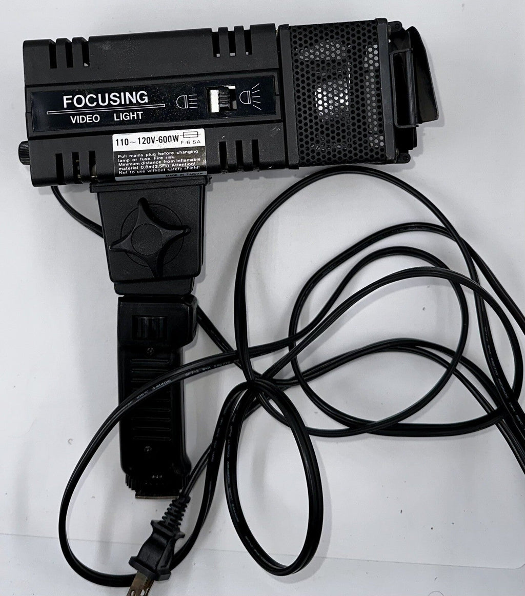 Vintage SAFARI VS - 650 Focusing Video Light Dual Control with Fan - AntiquesEtceteraVintage SAFARI VS - 650 Focusing Video Light Dual Control with FanSafariAntiquesEtcetera