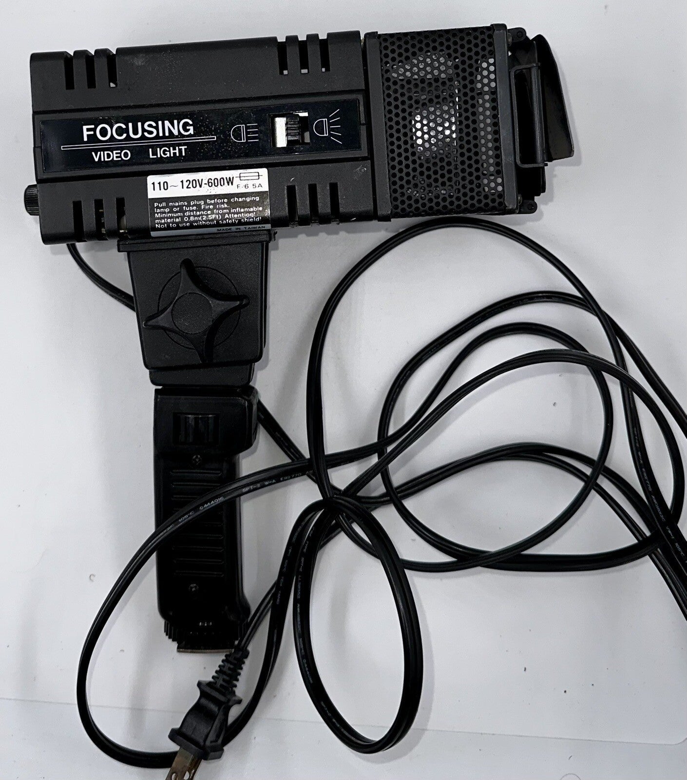 Vintage SAFARI VS - 650 Focusing Video Light Dual Control with Fan - AntiquesEtceteraVintage SAFARI VS - 650 Focusing Video Light Dual Control with FanSafariAntiquesEtcetera